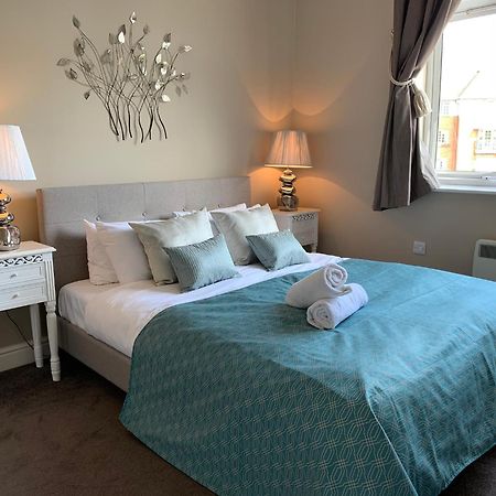 Lord Raglan House Apartments 2Br With Parking Windsor Exterior photo