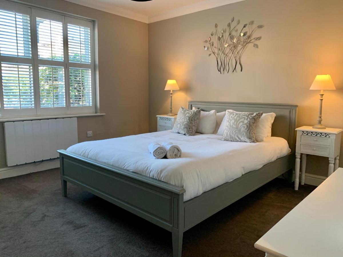 Lord Raglan House Apartments 2Br With Parking Windsor Exterior photo