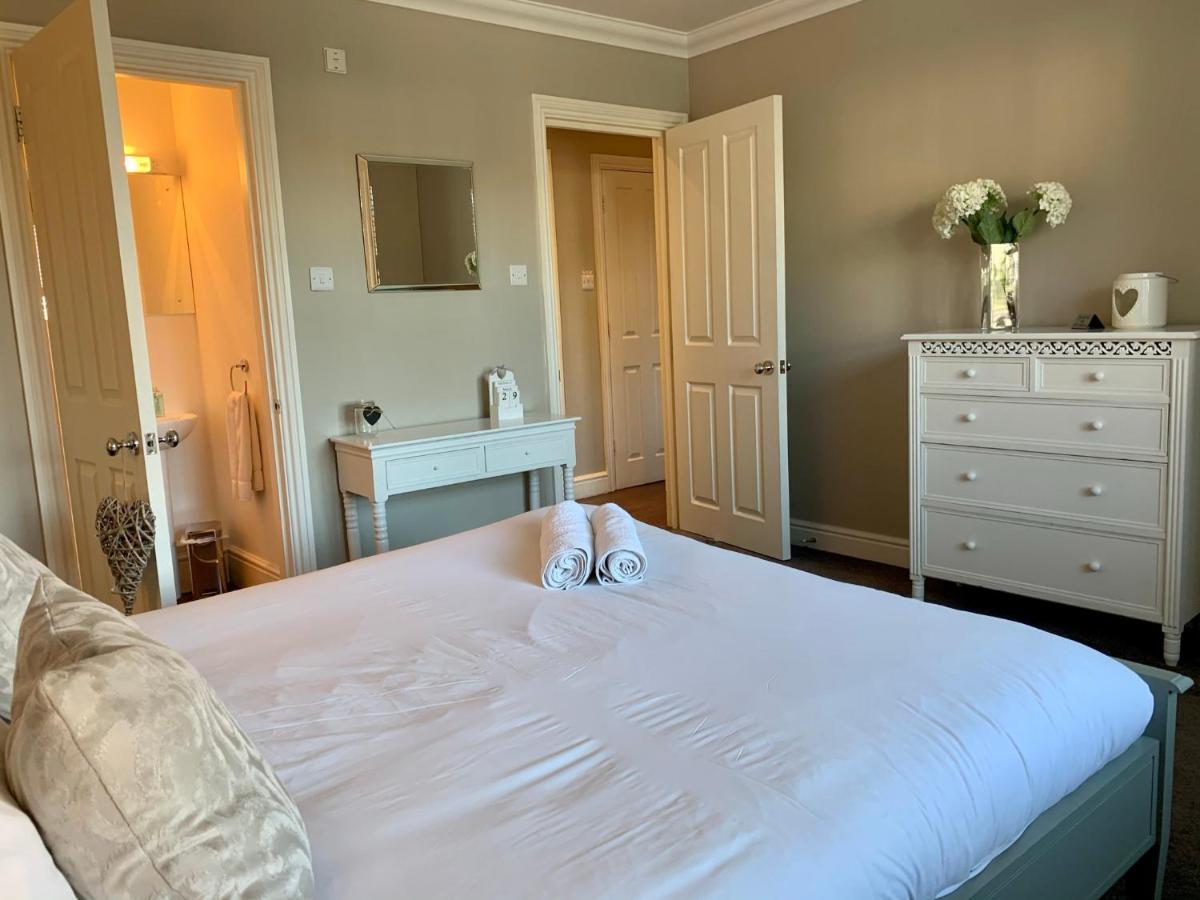 Lord Raglan House Apartments 2Br With Parking Windsor Exterior photo