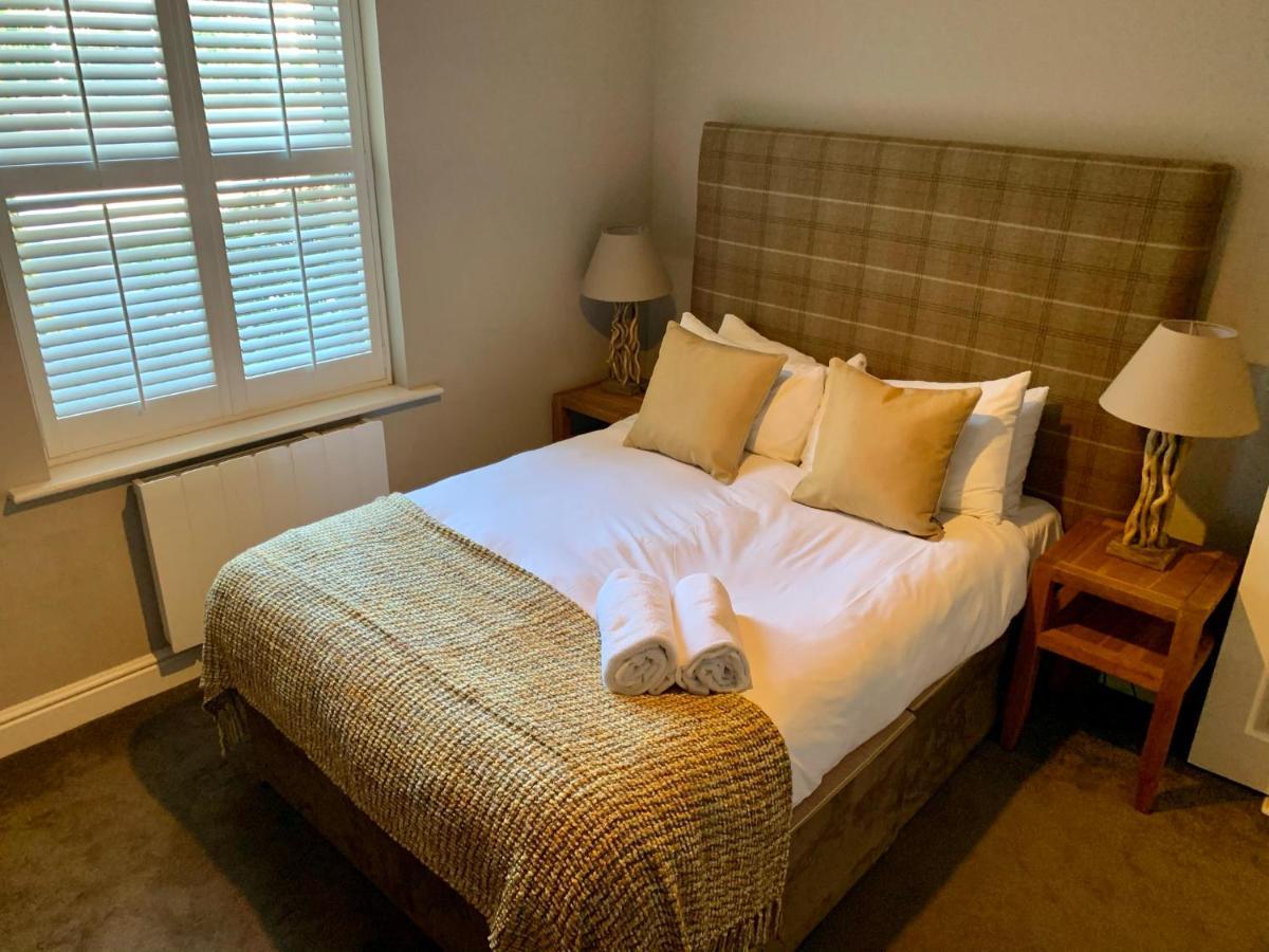 Lord Raglan House Apartments 2Br With Parking Windsor Exterior photo