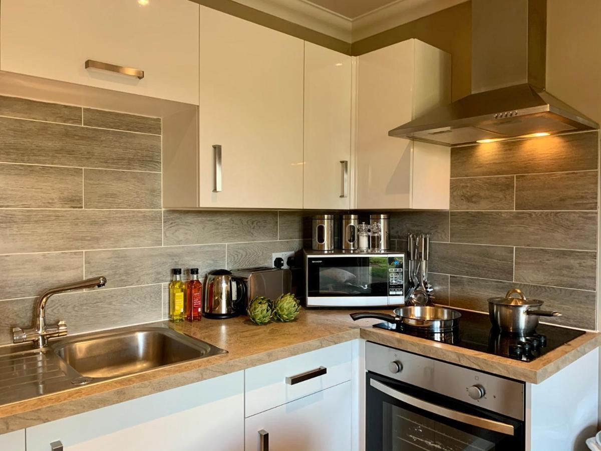 Lord Raglan House Apartments 2Br With Parking Windsor Exterior photo