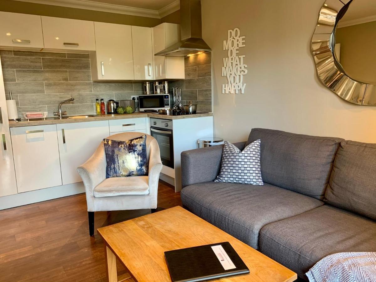 Lord Raglan House Apartments 2Br With Parking Windsor Exterior photo