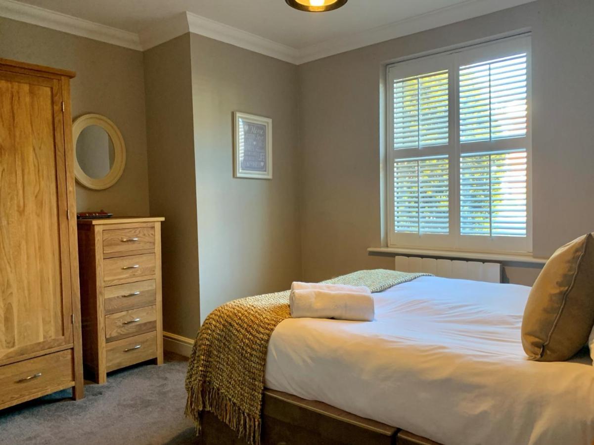 Lord Raglan House Apartments 2Br With Parking Windsor Exterior photo