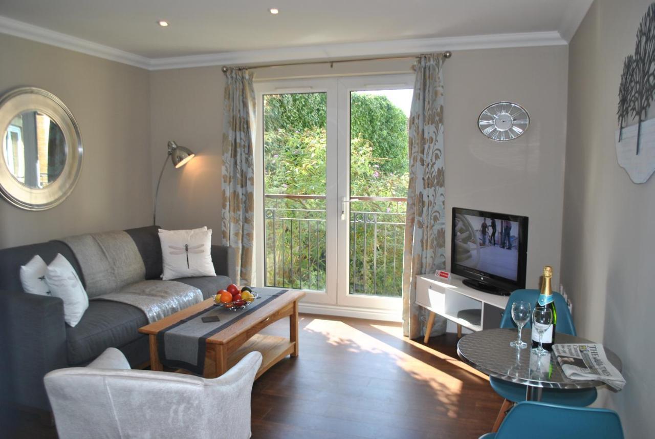Lord Raglan House Apartments 2Br With Parking Windsor Exterior photo