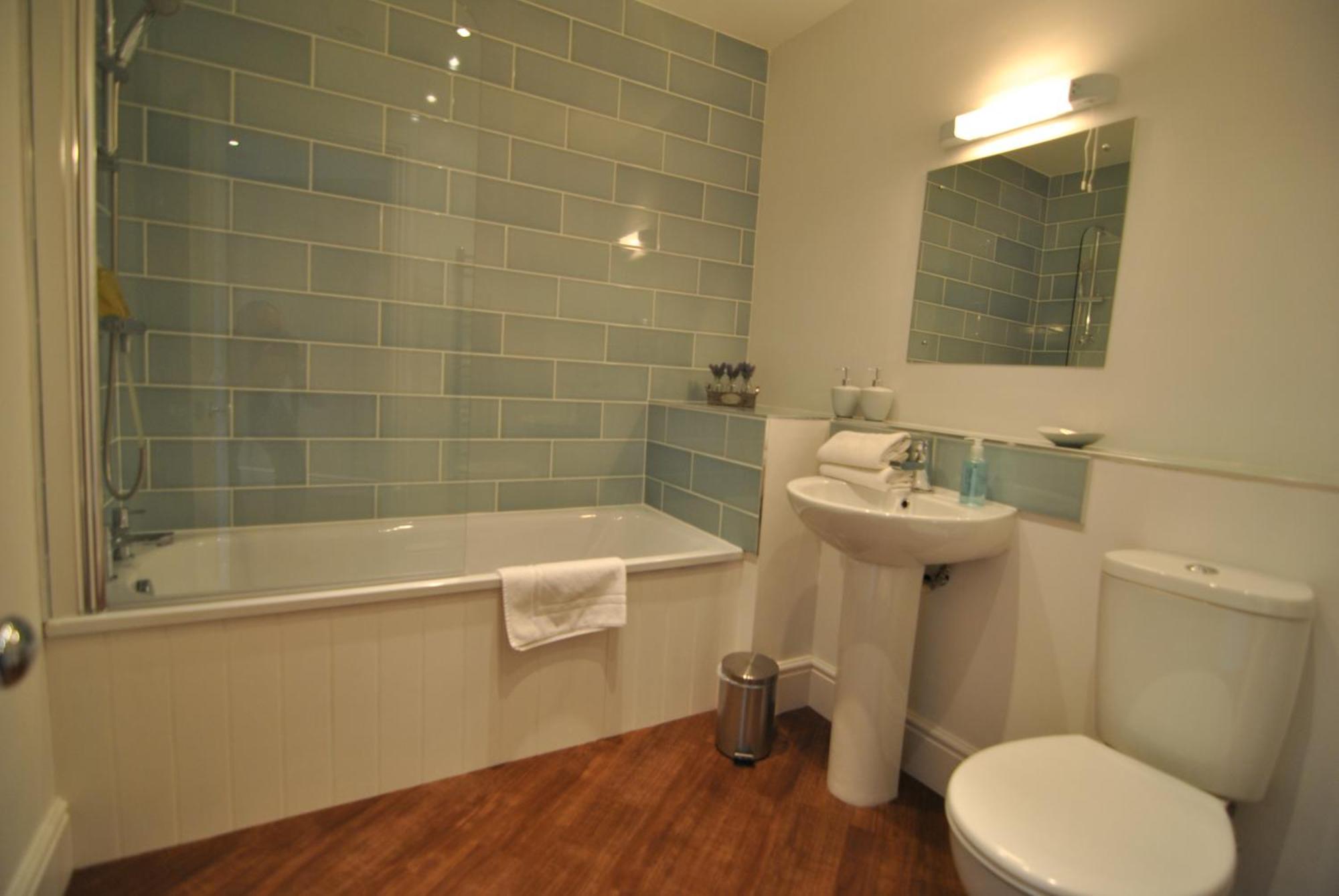 Lord Raglan House Apartments 2Br With Parking Windsor Exterior photo