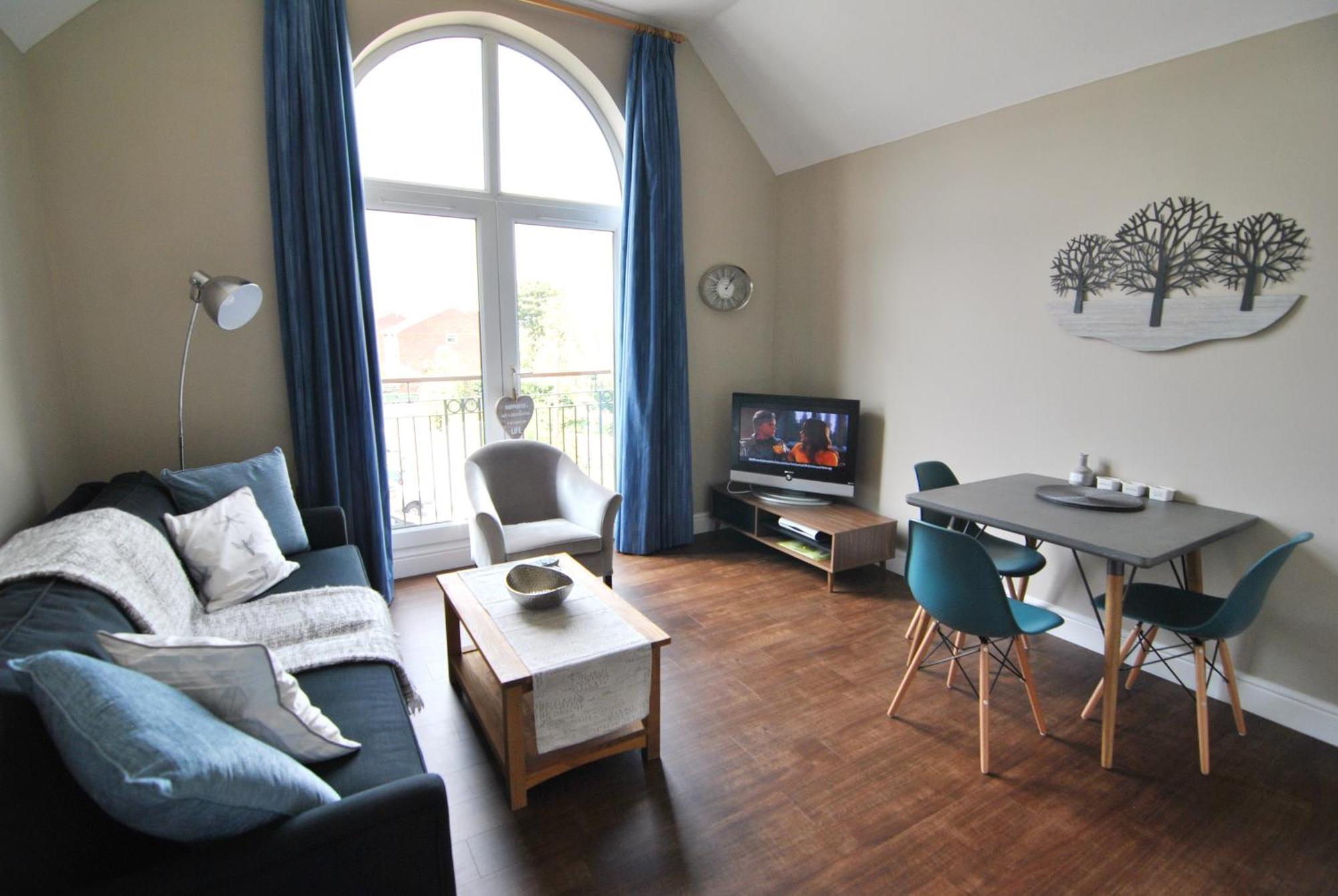 Lord Raglan House Apartments 2Br With Parking Windsor Exterior photo