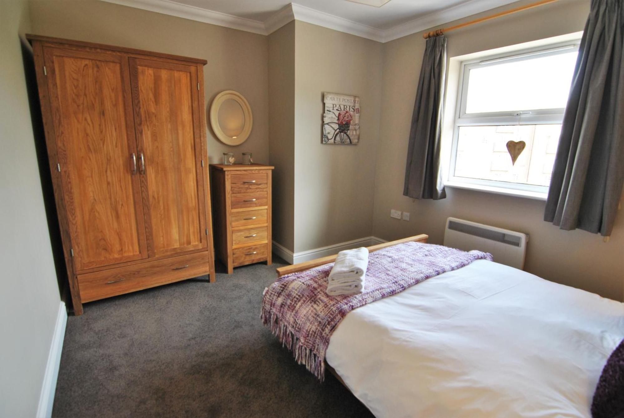 Lord Raglan House Apartments 2Br With Parking Windsor Exterior photo