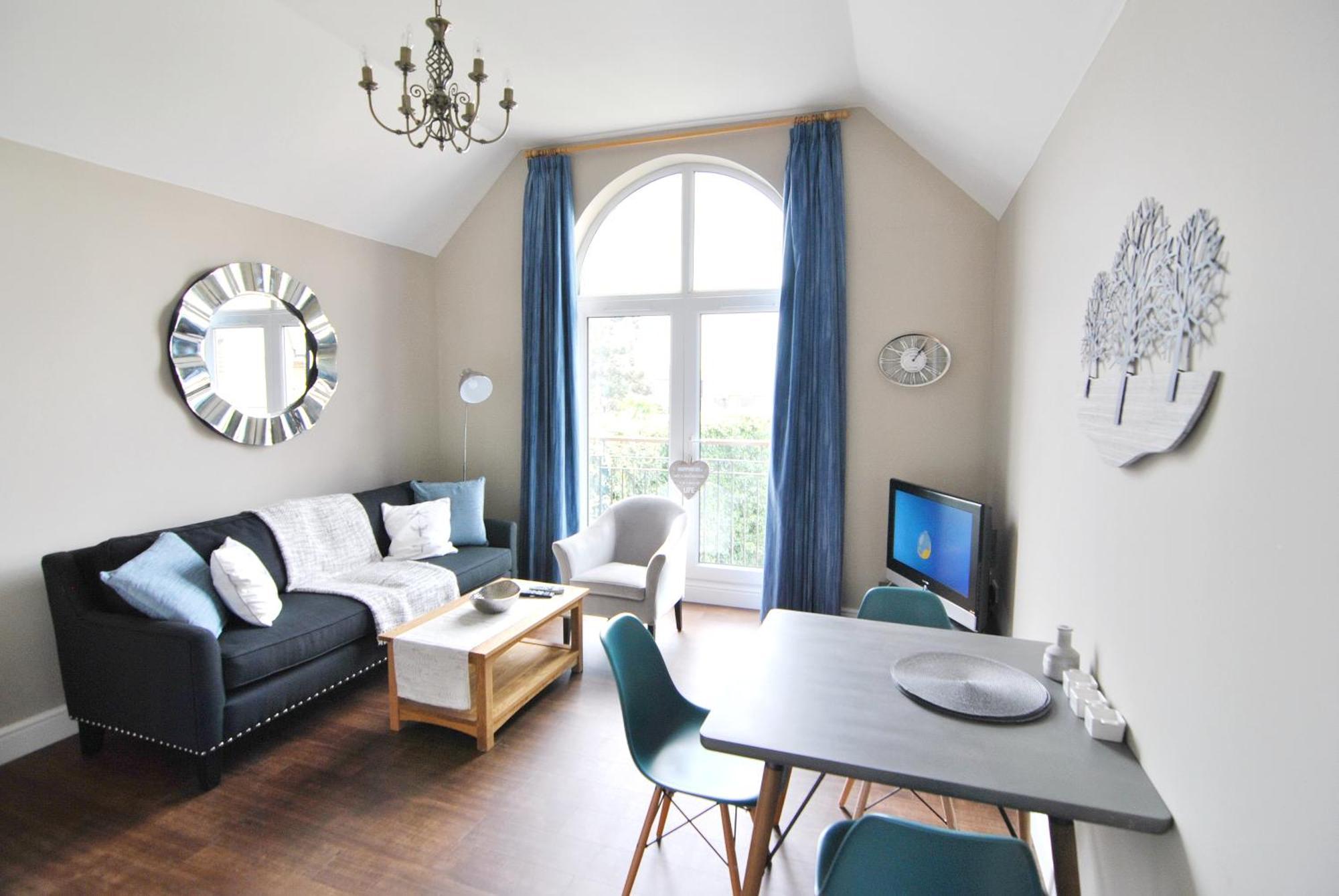Lord Raglan House Apartments 2Br With Parking Windsor Exterior photo