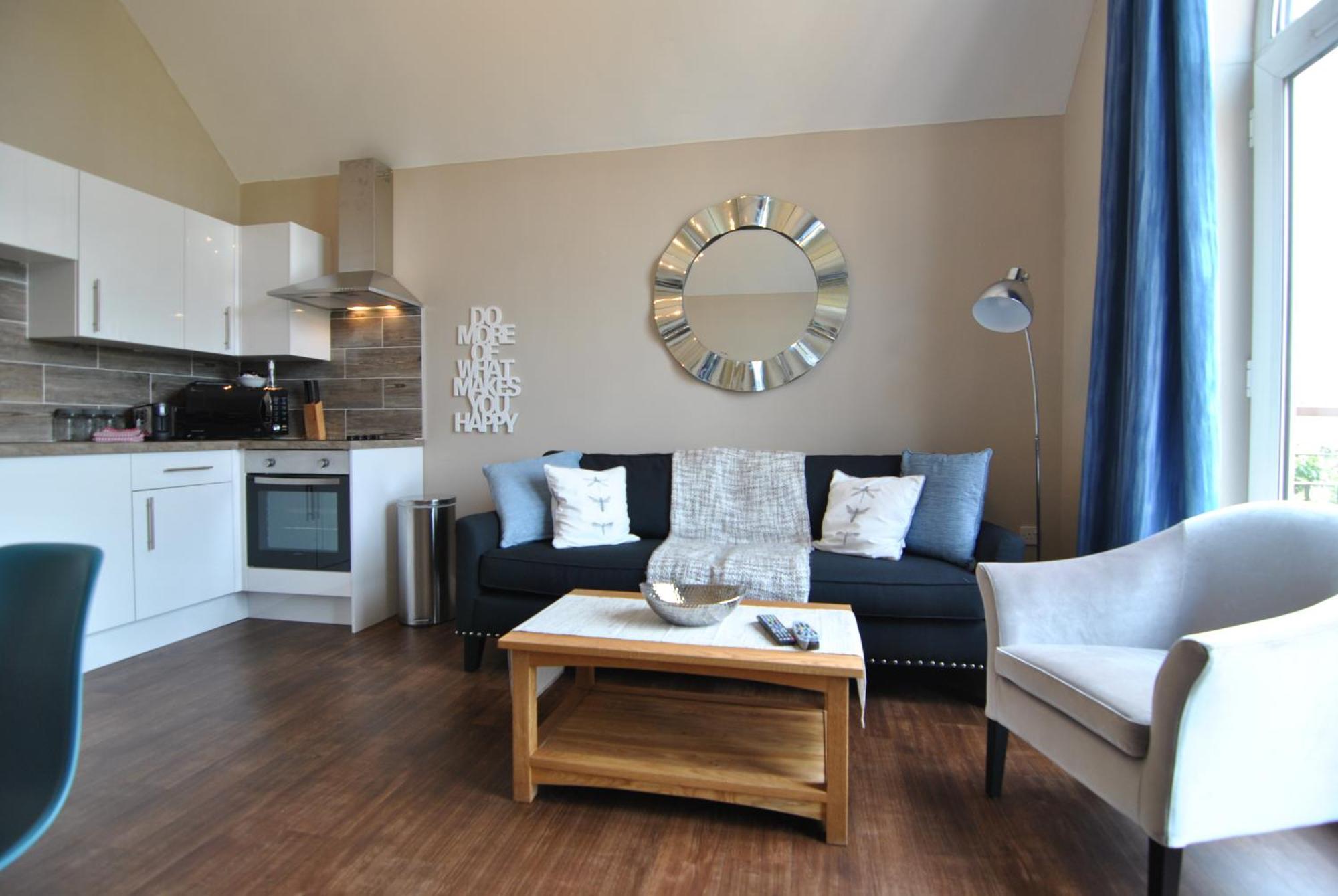 Lord Raglan House Apartments 2Br With Parking Windsor Exterior photo