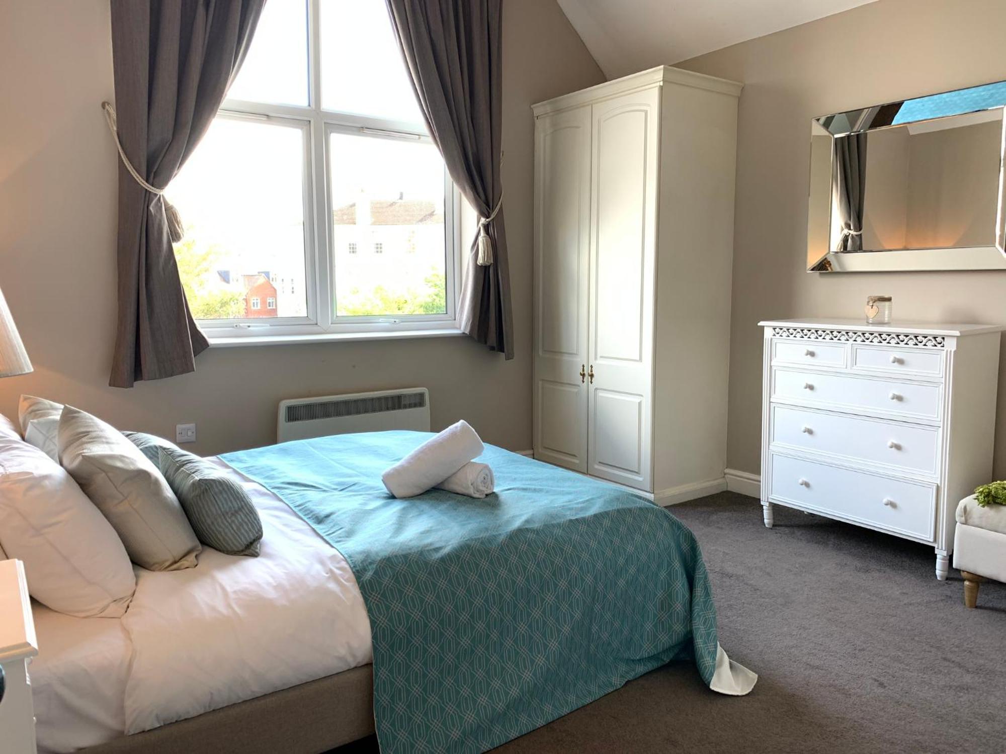 Lord Raglan House Apartments 2Br With Parking Windsor Exterior photo