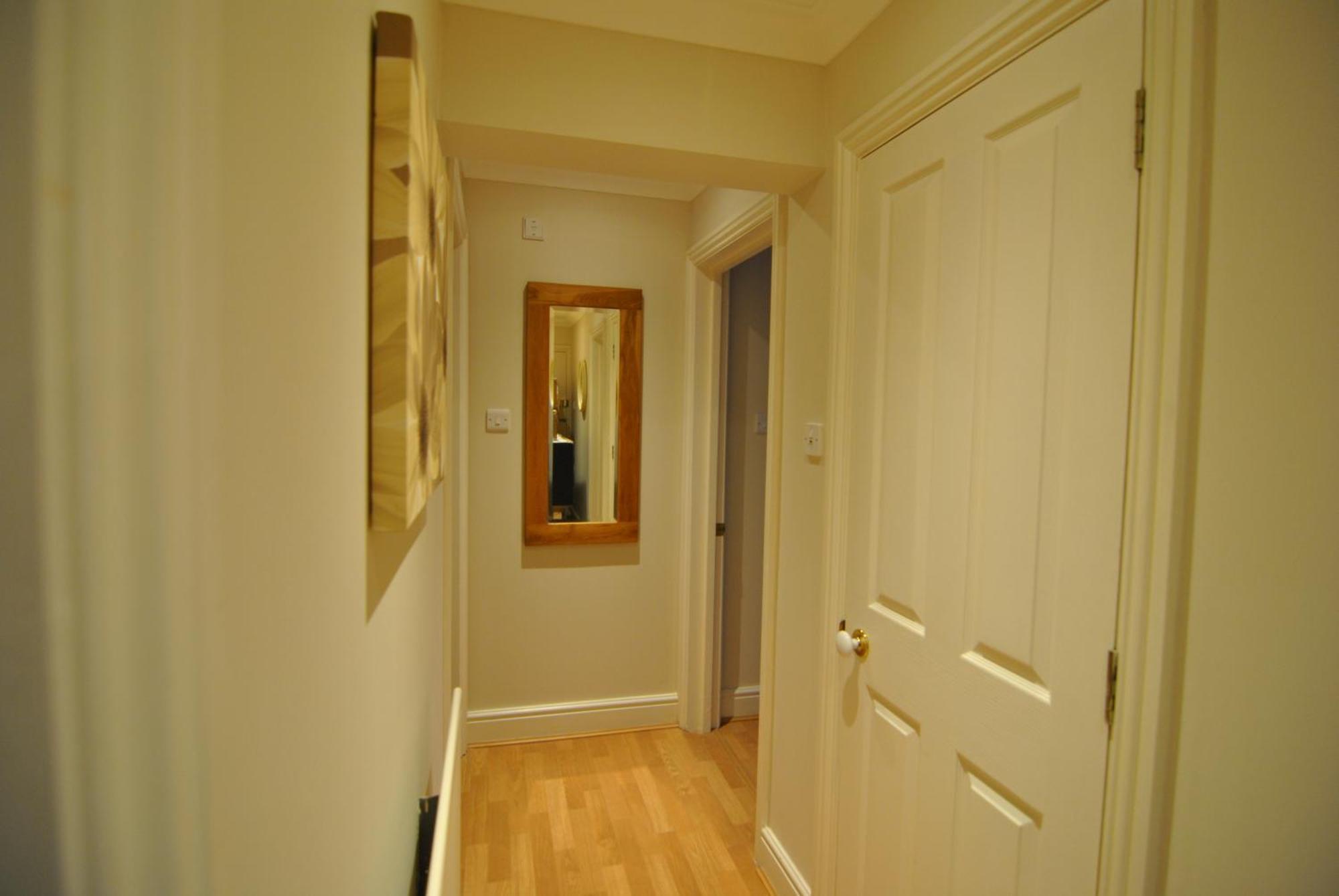 Lord Raglan House Apartments 2Br With Parking Windsor Exterior photo