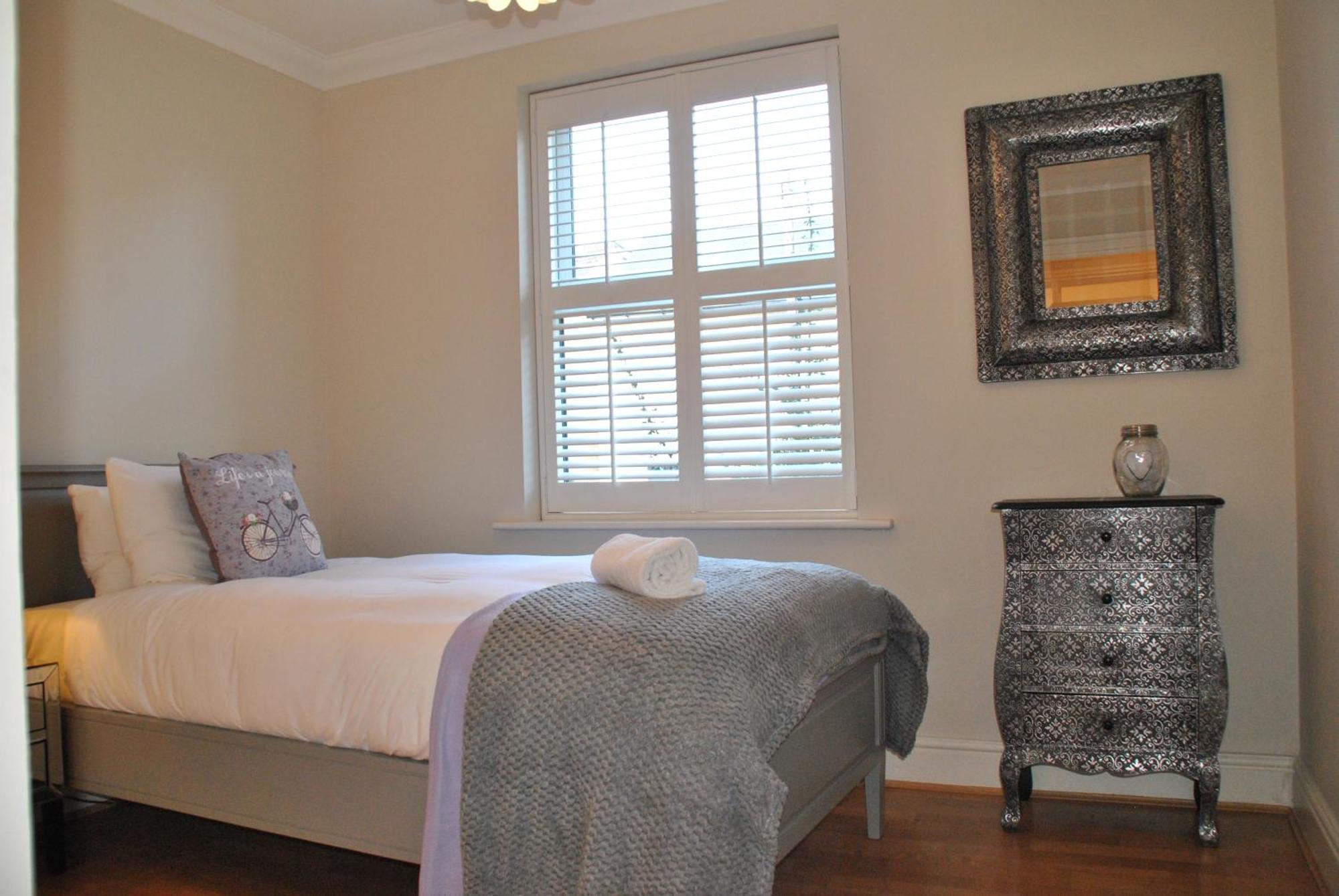 Lord Raglan House Apartments 2Br With Parking Windsor Exterior photo