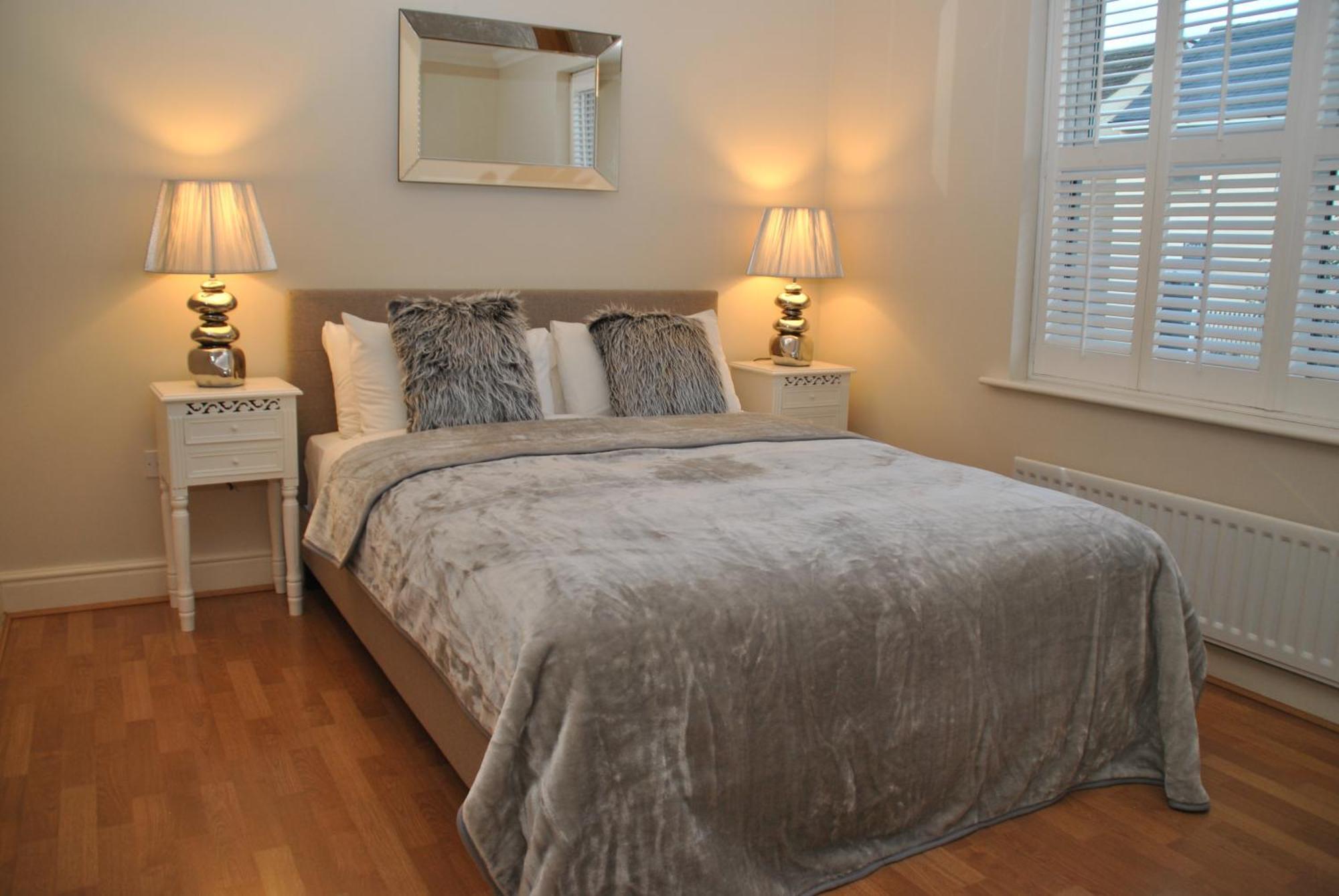 Lord Raglan House Apartments 2Br With Parking Windsor Exterior photo