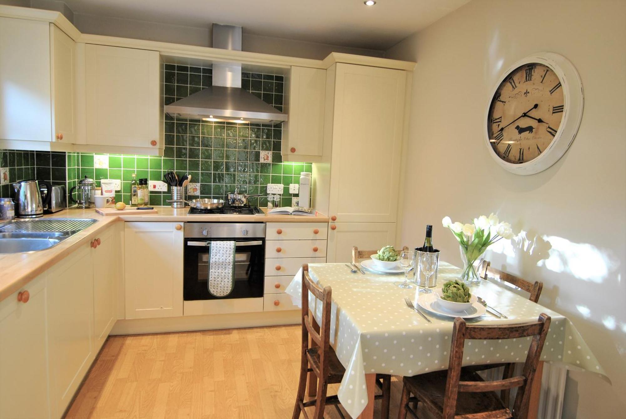 Lord Raglan House Apartments 2Br With Parking Windsor Exterior photo