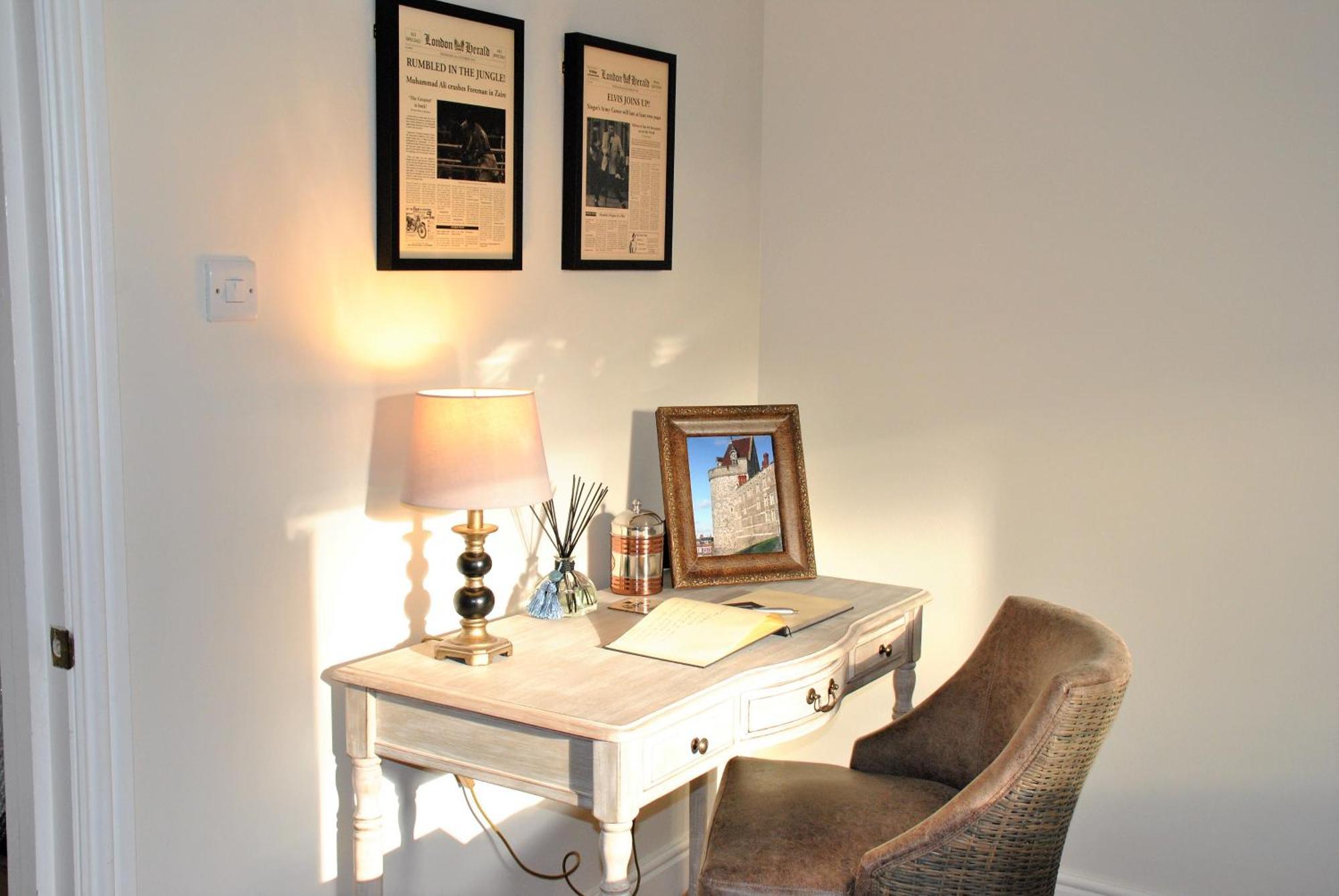 Lord Raglan House Apartments 2Br With Parking Windsor Exterior photo