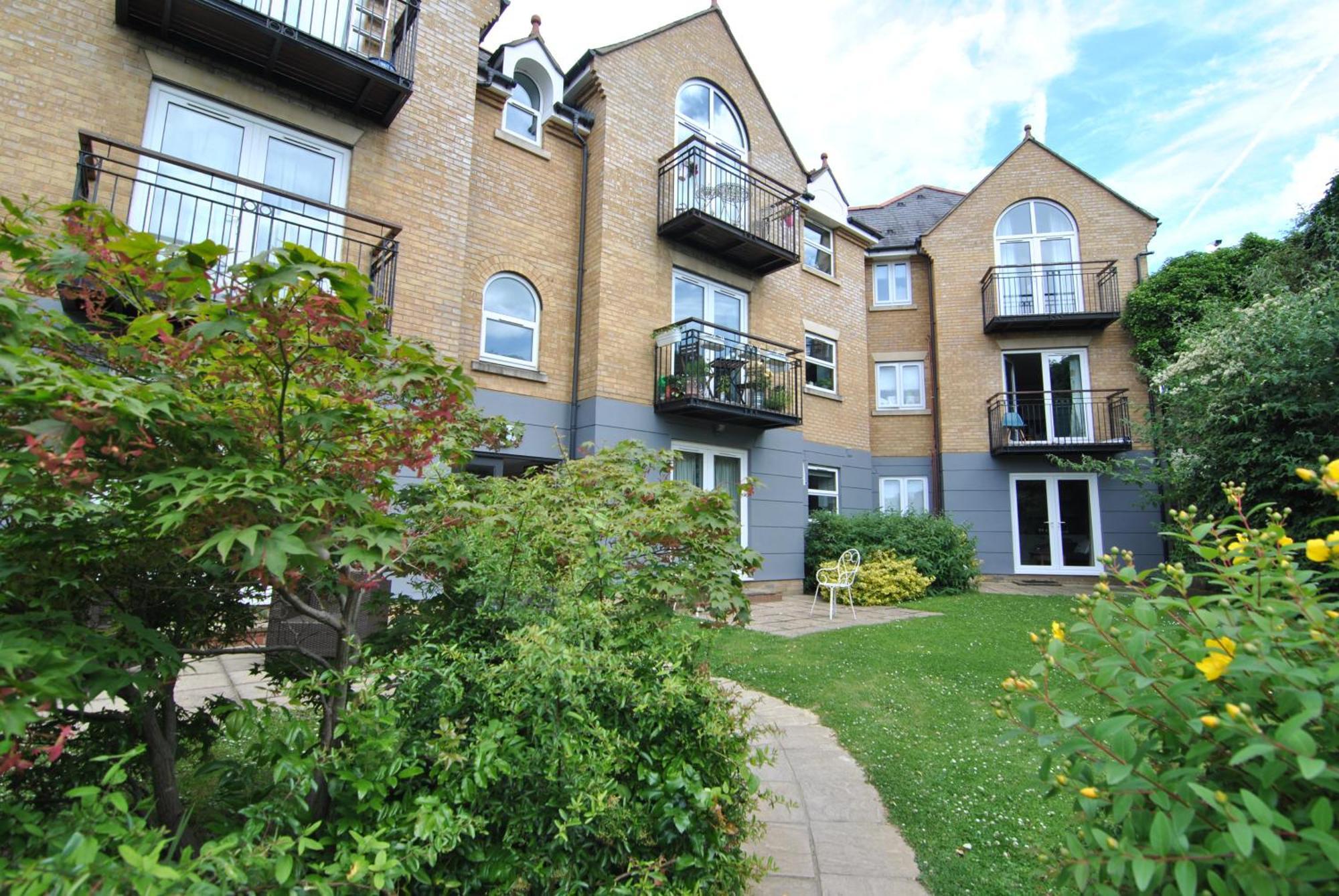 Lord Raglan House Apartments 2Br With Parking Windsor Exterior photo