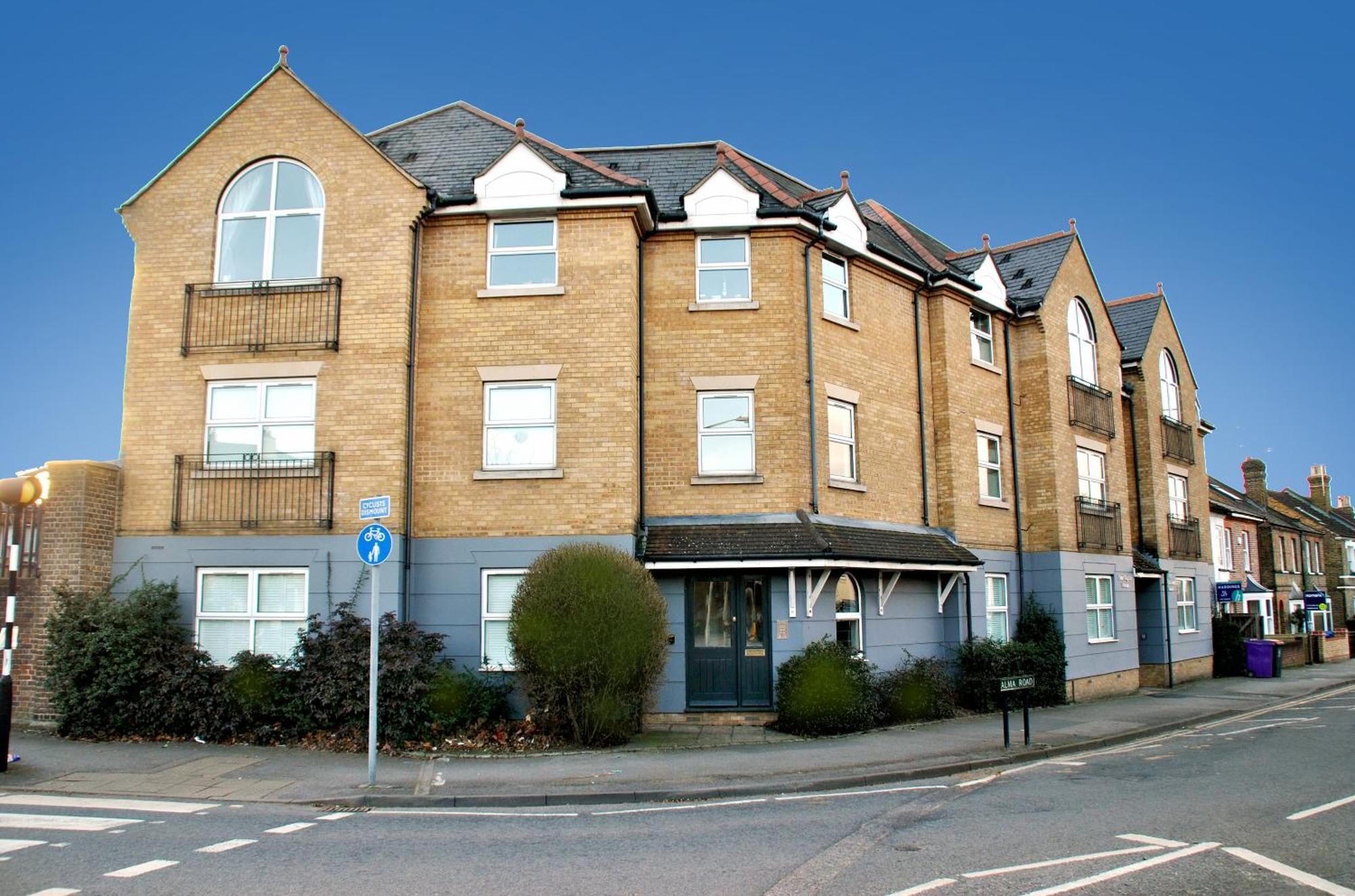 Lord Raglan House Apartments 2Br With Parking Windsor Exterior photo