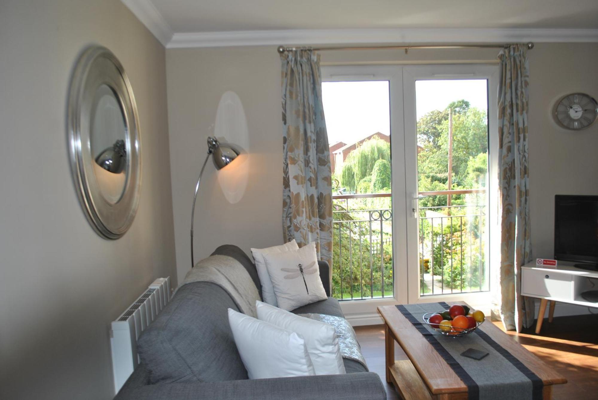 Lord Raglan House Apartments 2Br With Parking Windsor Exterior photo