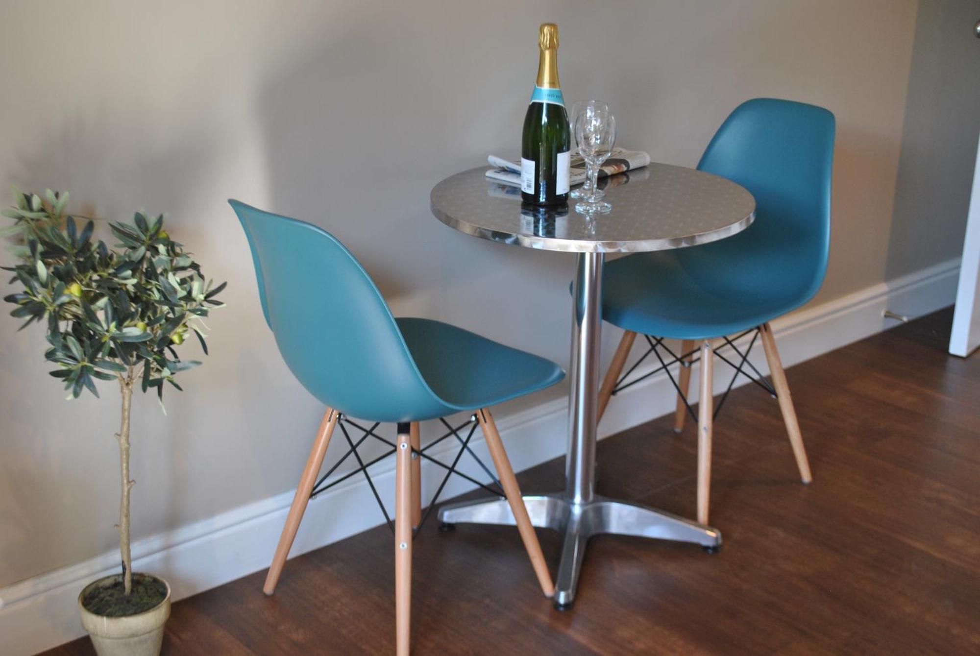 Lord Raglan House Apartments 2Br With Parking Windsor Exterior photo