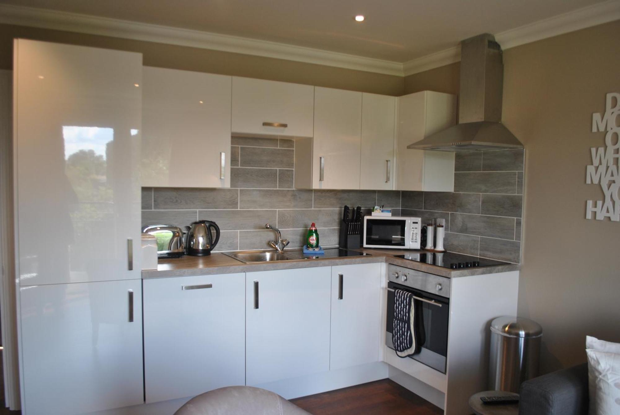 Lord Raglan House Apartments 2Br With Parking Windsor Exterior photo