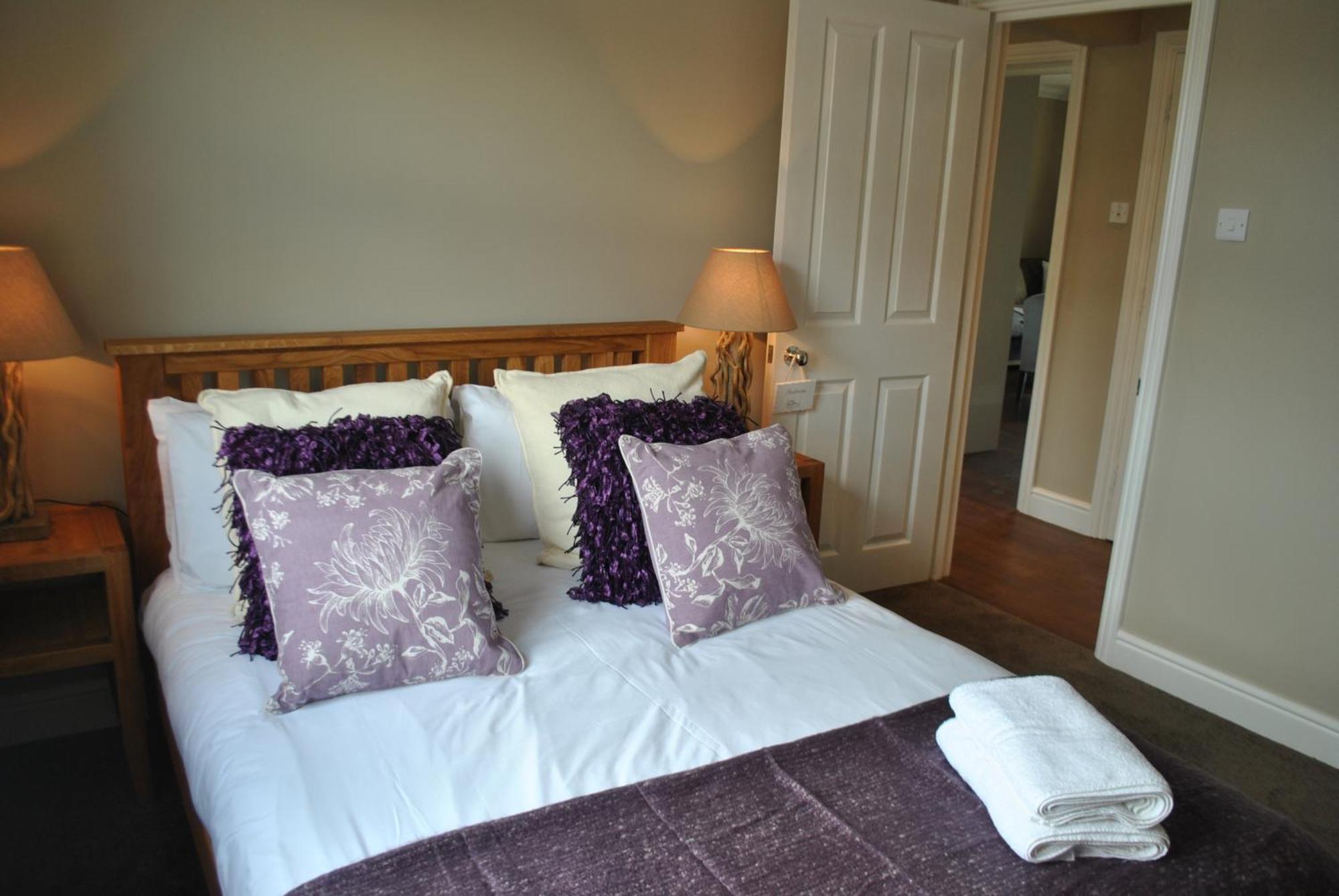 Lord Raglan House Apartments 2Br With Parking Windsor Exterior photo
