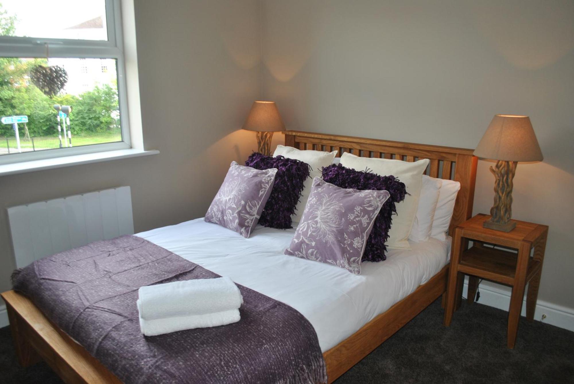Lord Raglan House Apartments 2Br With Parking Windsor Exterior photo