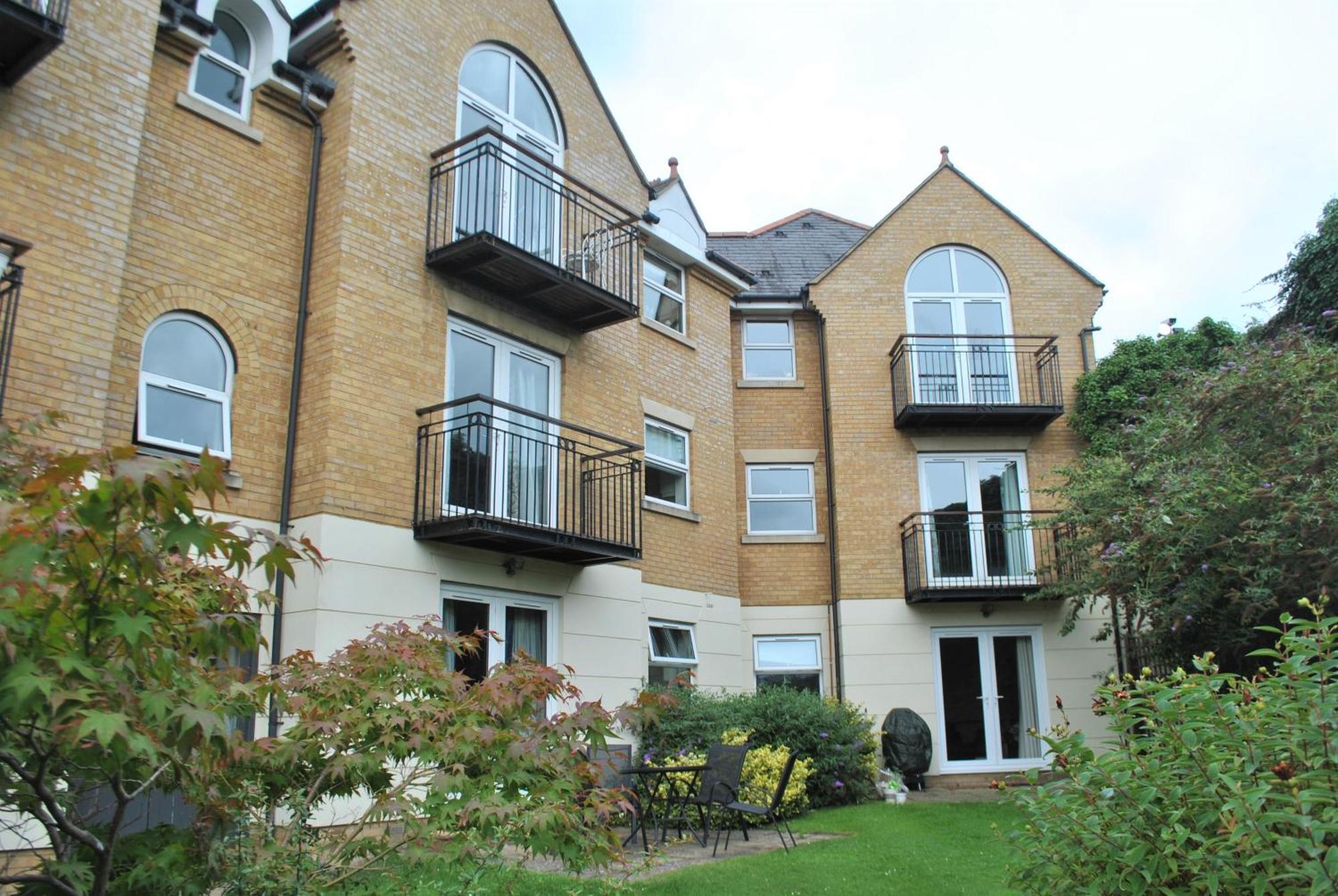 Lord Raglan House Apartments 2Br With Parking Windsor Exterior photo