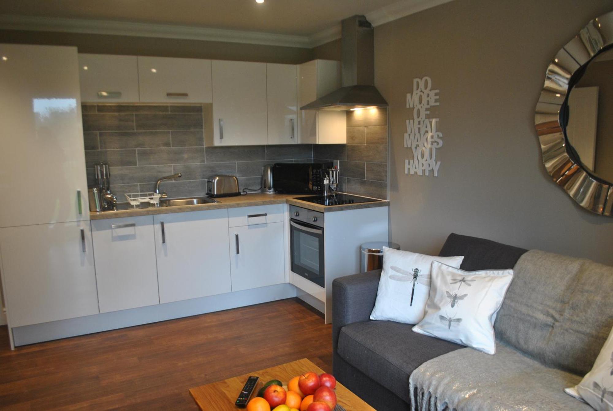 Lord Raglan House Apartments 2Br With Parking Windsor Exterior photo